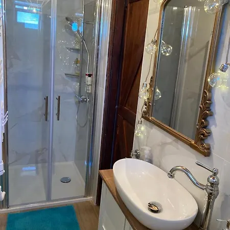 Olivier House * Zaglav