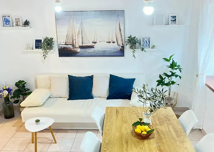 Olivier House Zaglav